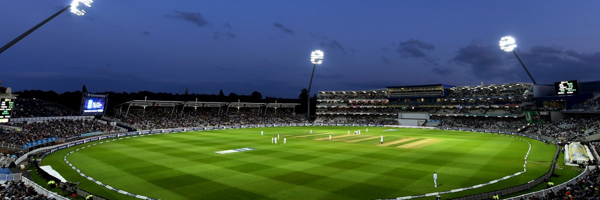 雨燕足球平台门户界面与赛事日历展示
